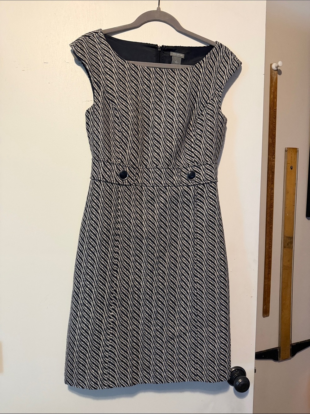 Ann Taylor Black and White Patterned Midi Sheath Dress fully lined